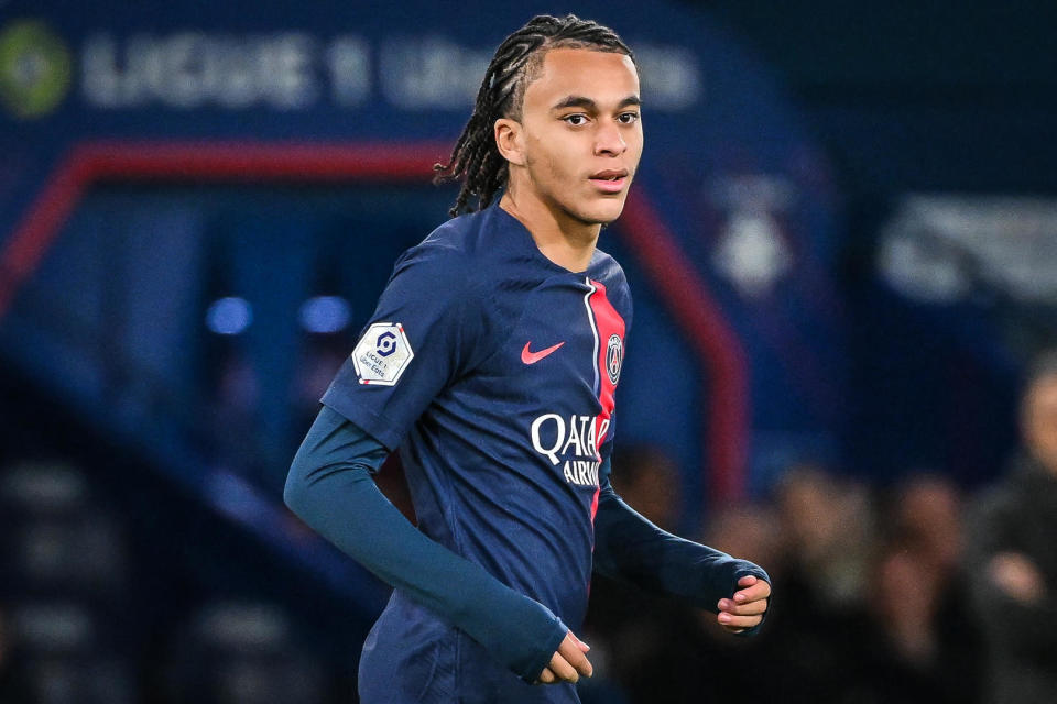 法甲今晨走向成谜；巴黎圣日耳曼完成体检；态度坚定；临场指挥获称赞的简单介绍