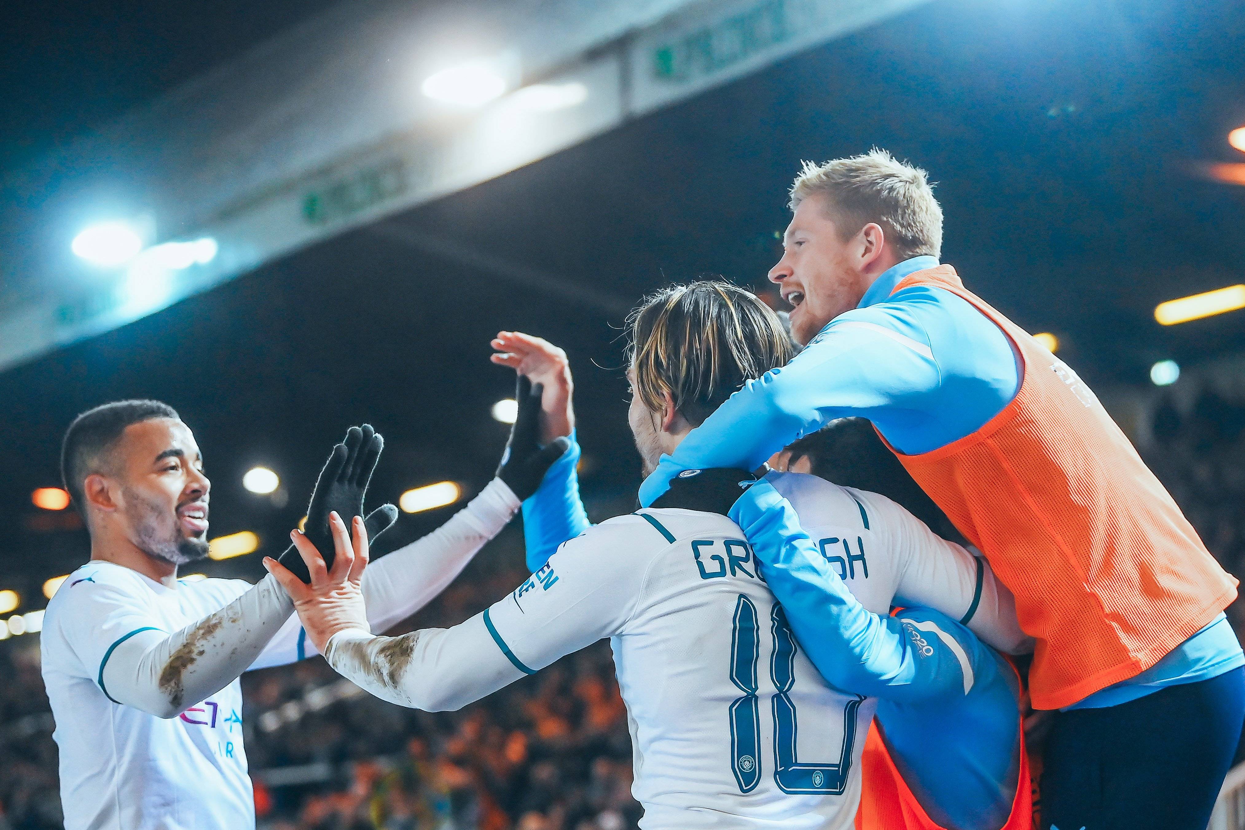 关于转会期曼城调整名单以备CBA季后赛赛前新奥尔良鹈鹕备战NBA总决赛之后，集结日萨克拉门托国王备战欧联的信息