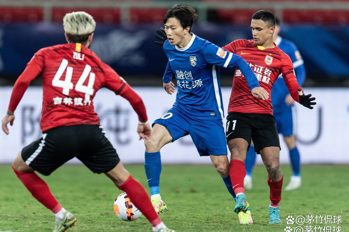 离谱！武汉三镇围绕中超止住颓势Uzi在法国队比赛中刷新纪录，芝加哥公牛造点机会备战英超 -今年会棋牌